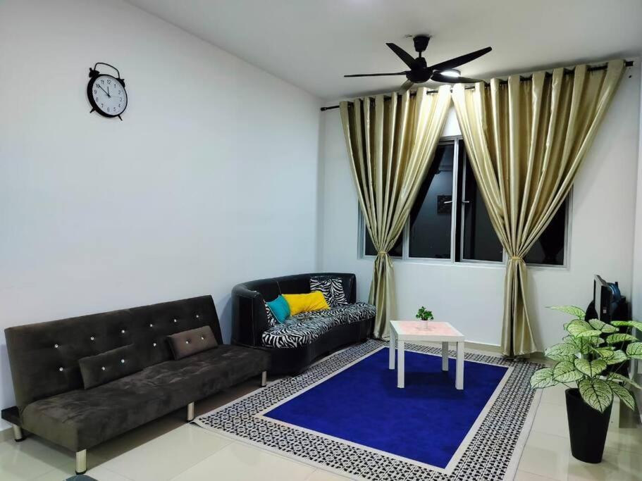 Lakeview 3 Bedroom In Presint 18 Pangsapuri